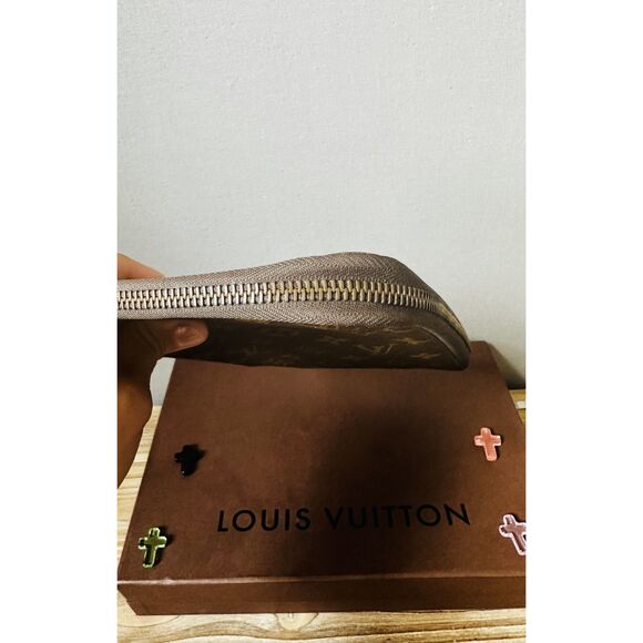 Authentic LOUIS VUITTON Monogram Poche Escapade Organizer Wallet - Picture 7 of 13